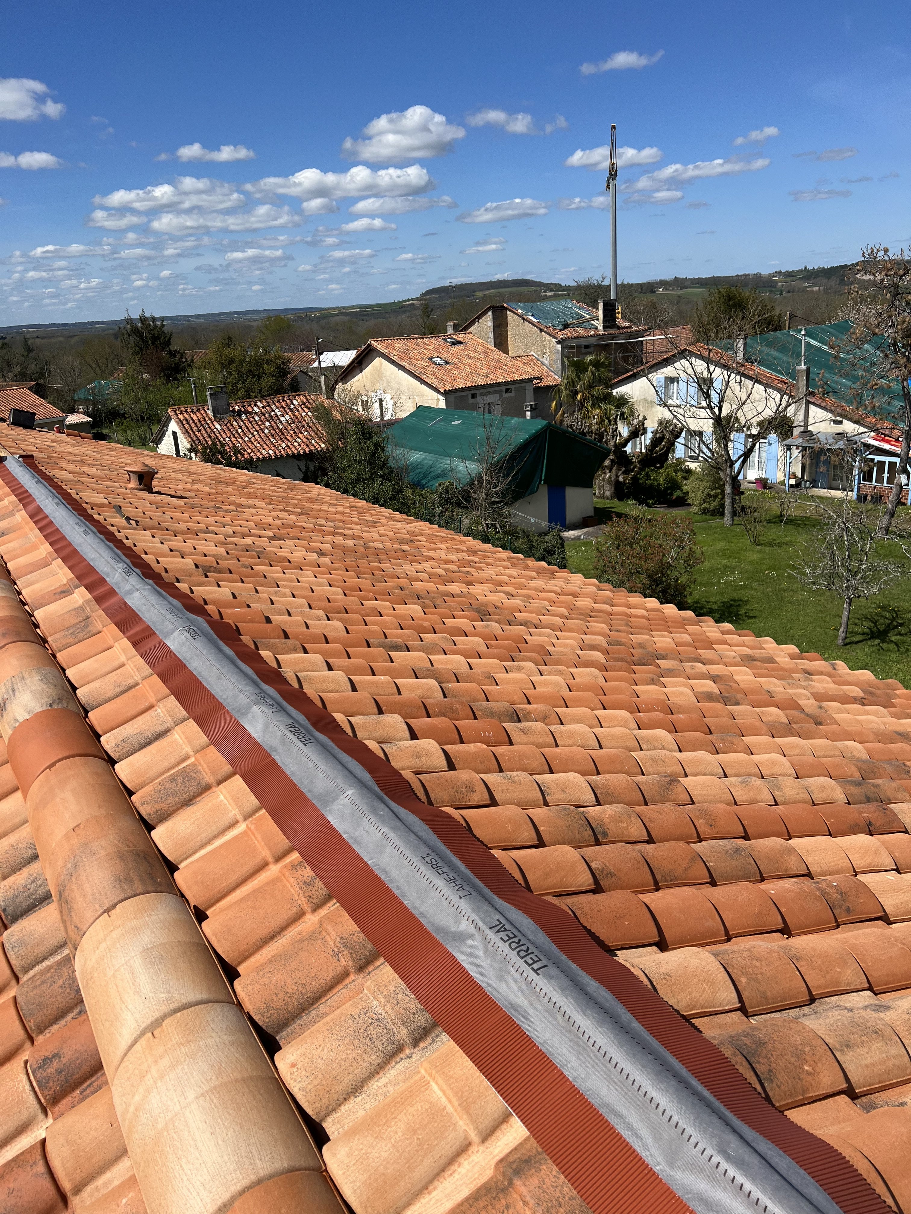 Couverture tuiles canal Bergerac — L'Art de la Peinture